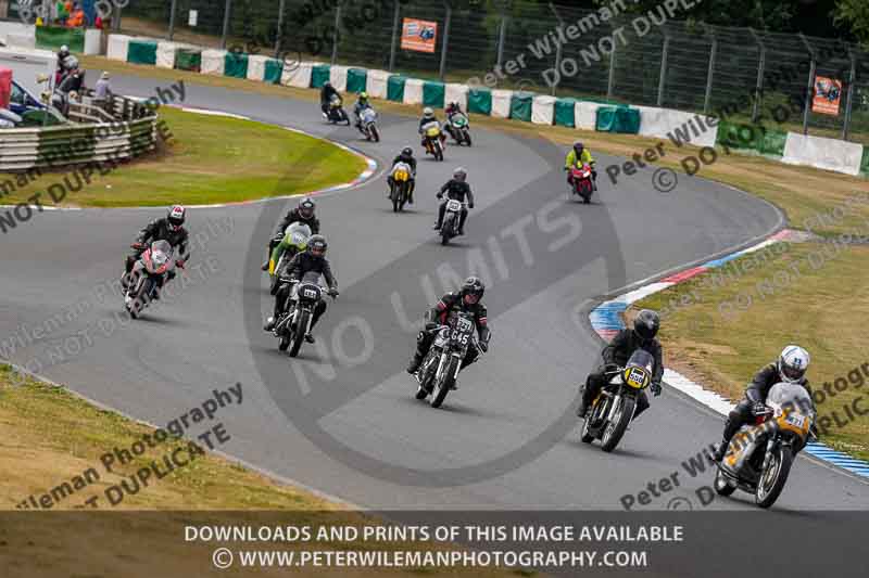 Vintage motorcycle club;eventdigitalimages;mallory park;mallory park trackday photographs;no limits trackdays;peter wileman photography;trackday digital images;trackday photos;vmcc festival 1000 bikes photographs